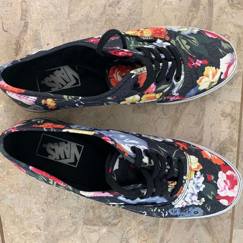 VANS, Floral Print, Lace Up, Low Top, EUC!